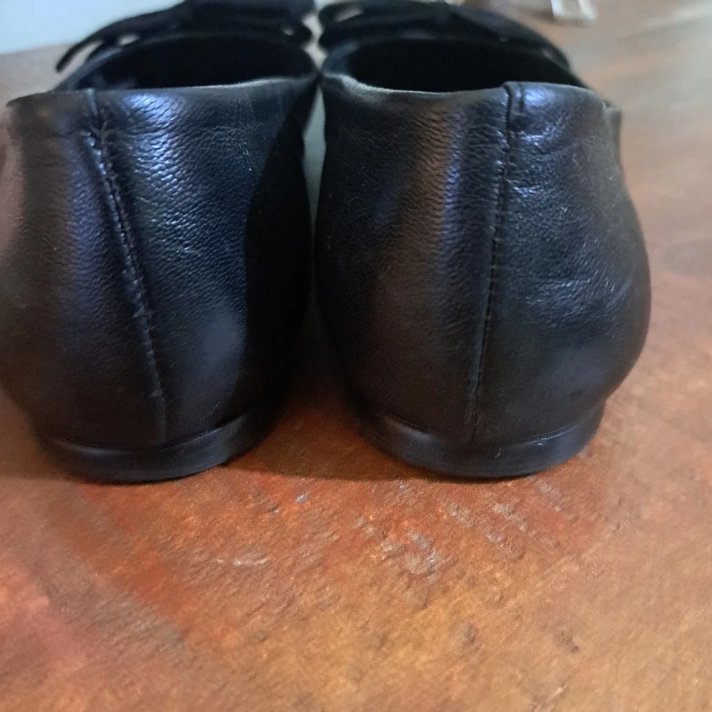 GUC Tory Burch Black Flats with Bow Detail toe Size 9